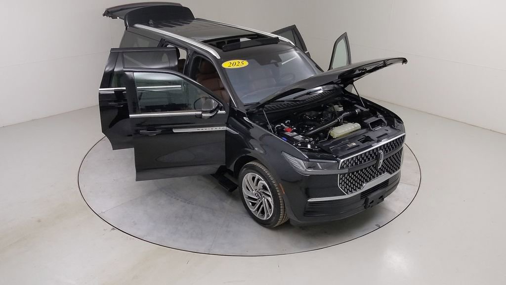 Used 2025 Lincoln Navigator L Reserve image 52