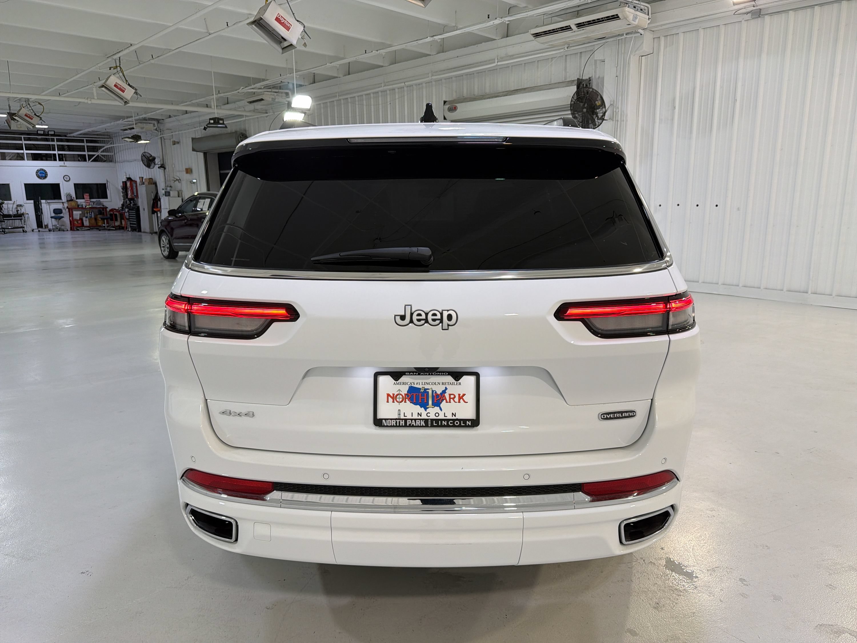 Used 2025 Jeep Grand Cherokee L Overland AWD/4WD image 28