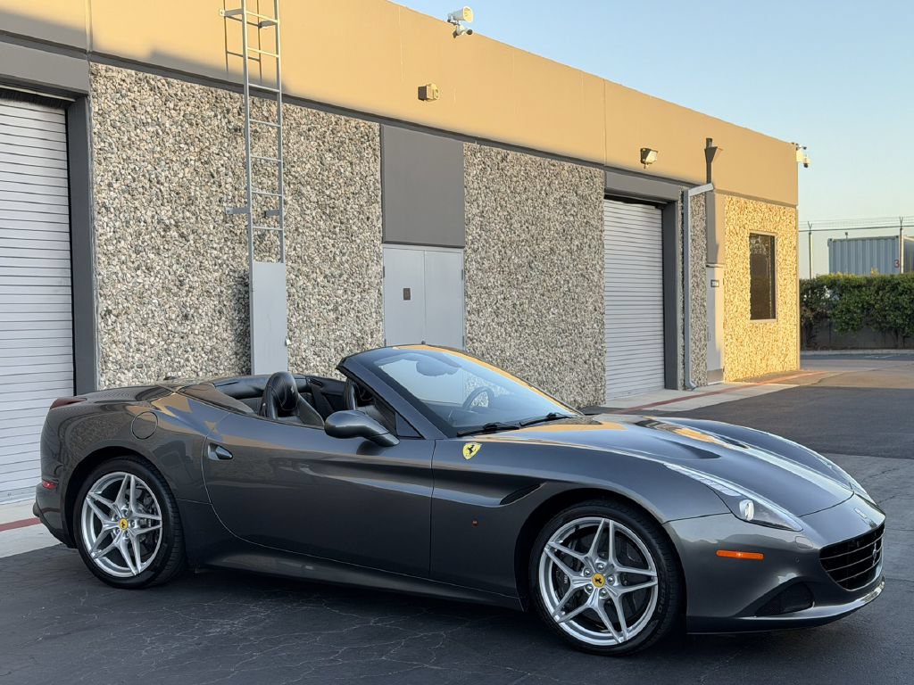 Used 2016 Ferrari California T RWD image 12