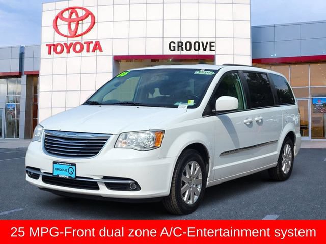 Used 2016 Chrysler Town & Country Touring FWD image 1
