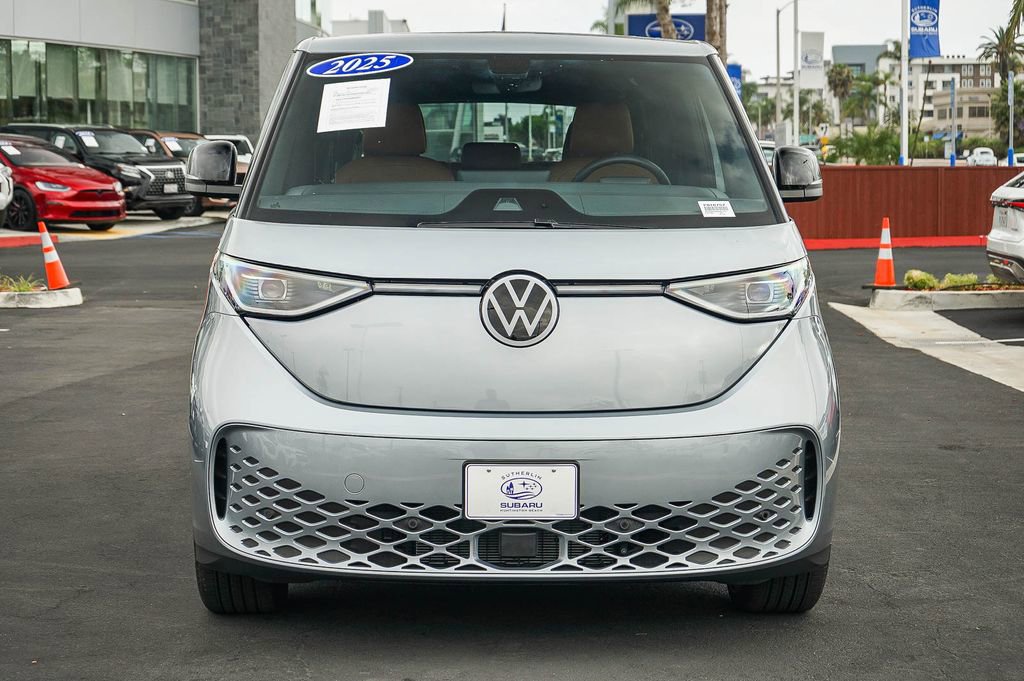 Used 2025 Volkswagen ID. Buzz Pro S RWD image 2