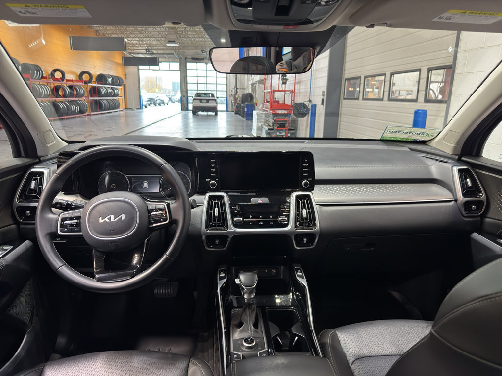 Used 2022 Kia Sorento SX image 16