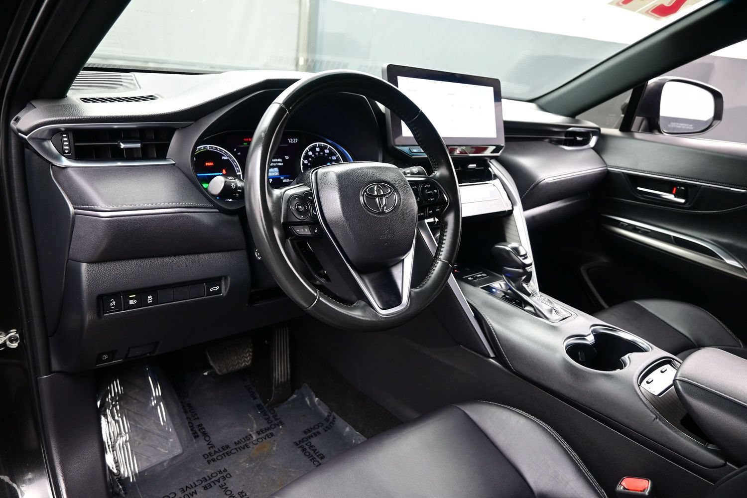 Used 2024 Toyota Venza Nightshade AWD/4WD image 13