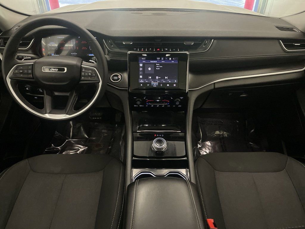 Used 2023 Jeep Grand Cherokee Laredo image 14