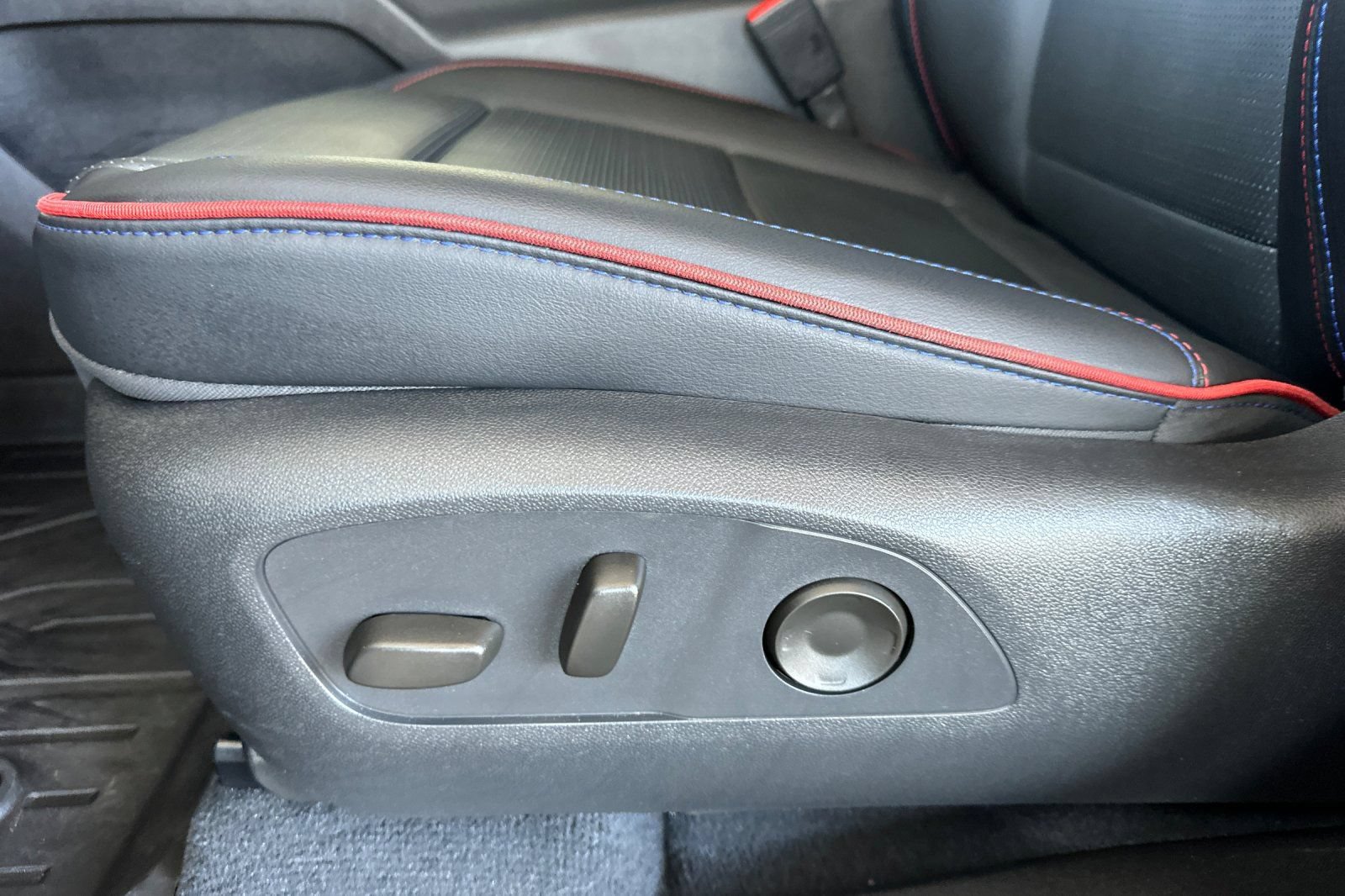 Used 2025 Chevrolet Silverado EV RST AWD/4WD image 19