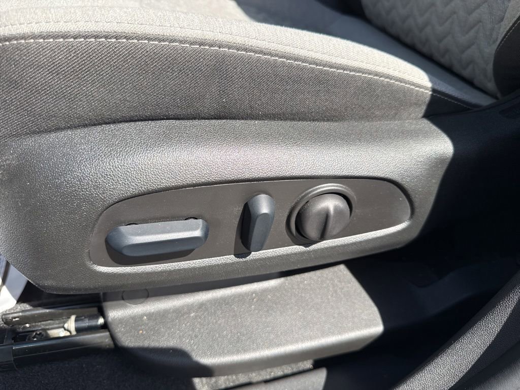 Used 2024 Chevrolet Equinox LS w/ LS Convenience Package FWD image 24