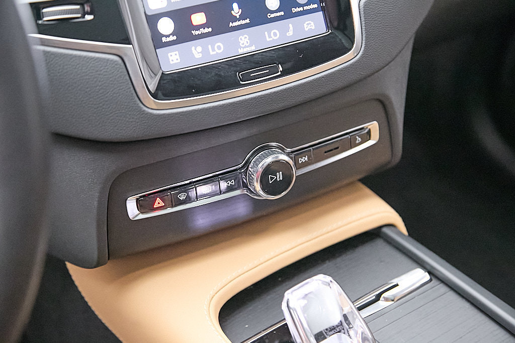 Certified 2024 Volvo XC90 T8 Ultimate AWD/4WD image 20