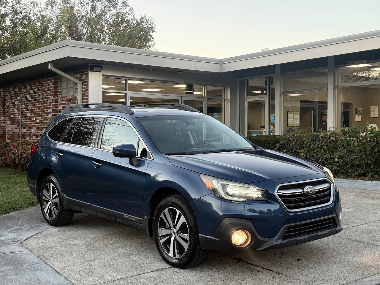 Used 2019 Subaru Outback 2.5i Limited w/ Popular Package #2 AWD/4WD image 7
