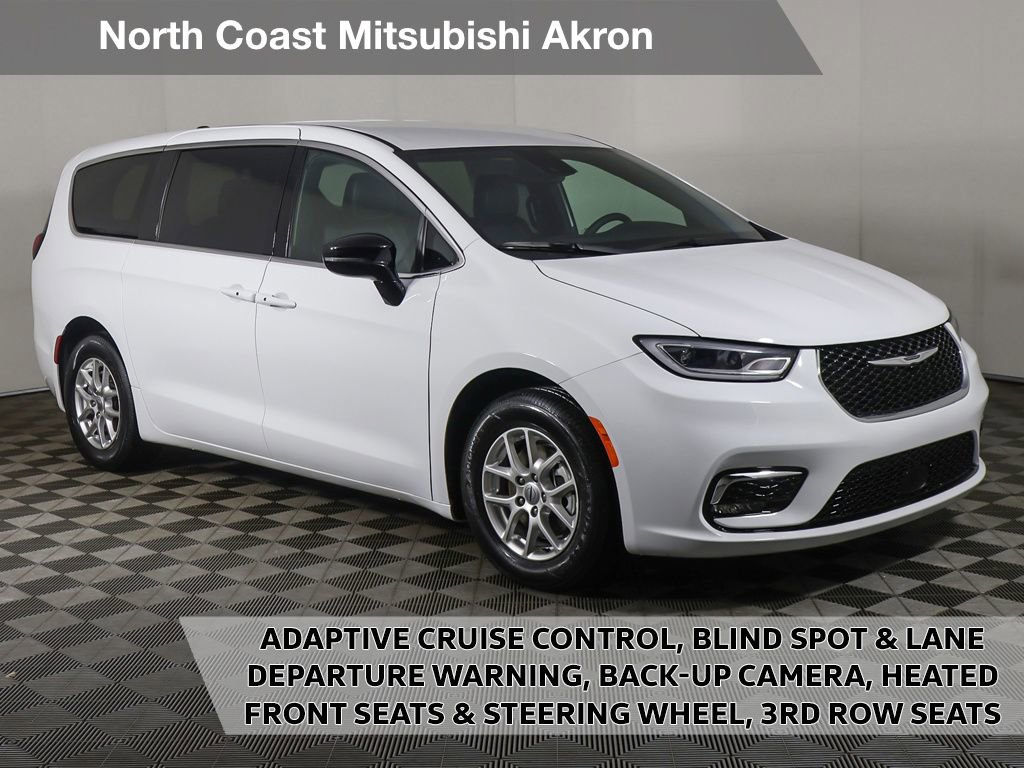 Used 2025 Chrysler Pacifica Select FWD image 1