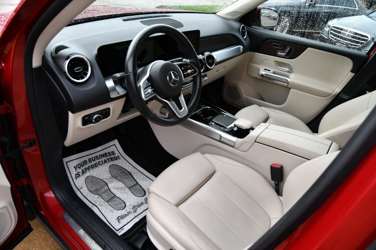 Used 2022 Mercedes-Benz GLB 250 w/ Premium Package image 32