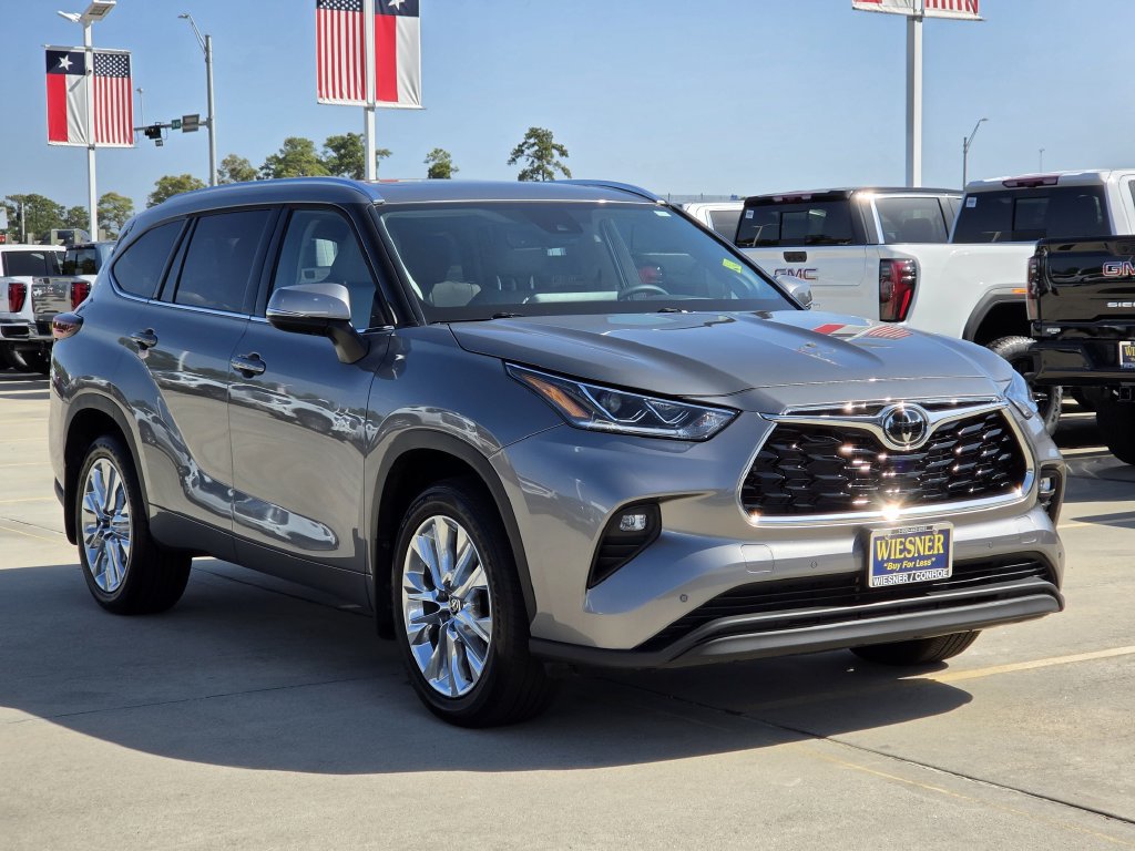 Used 2026 Toyota Highlander Limited AWD/4WD image 3