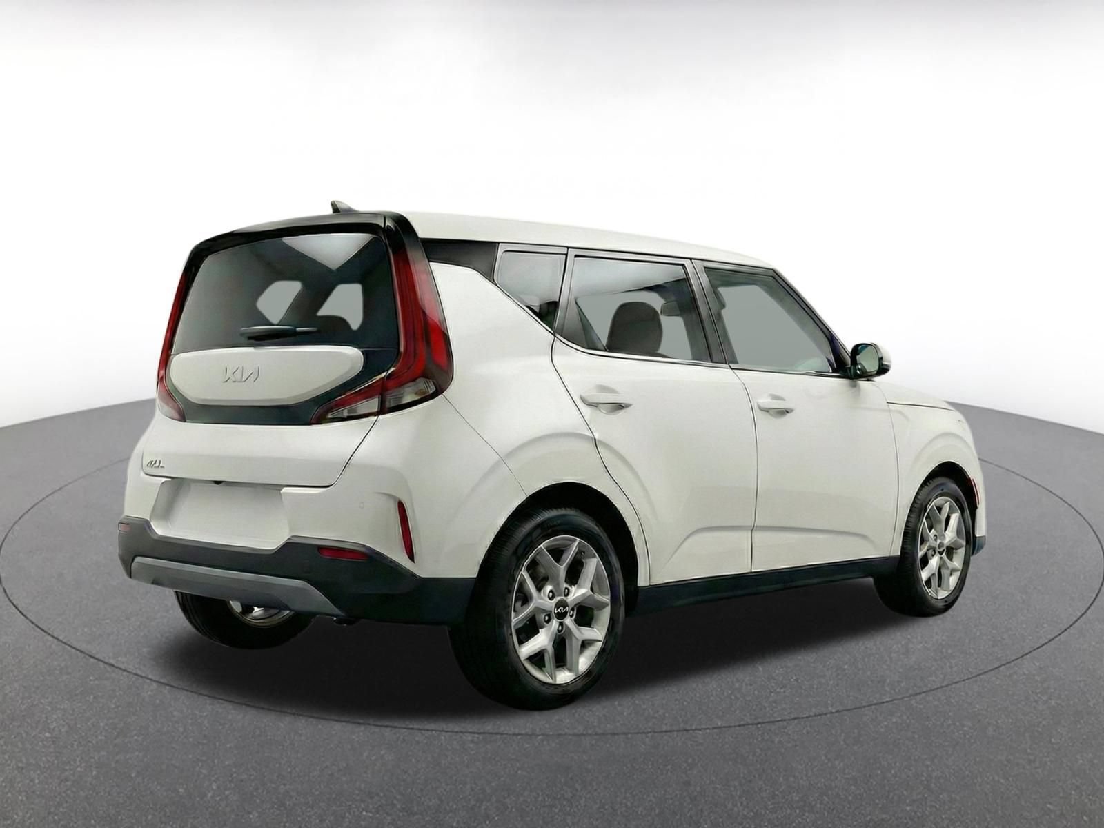 Used 2025 Kia Soul LX w/ LX Technology Package FWD image 11