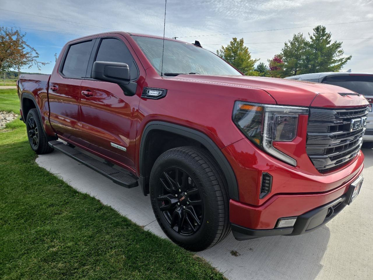 Used 2023 GMC Sierra 1500 Elevation w/ Preferred Package AWD/4WD image 3
