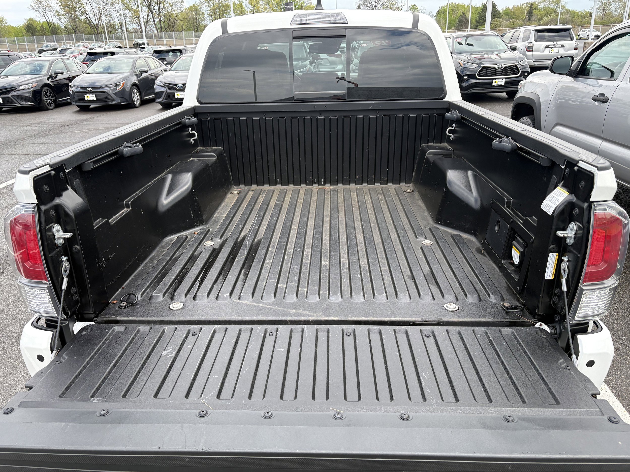 Used 2023 Toyota Tacoma TRD Sport w/ TRD Premium Sport Package AWD/4WD image 8
