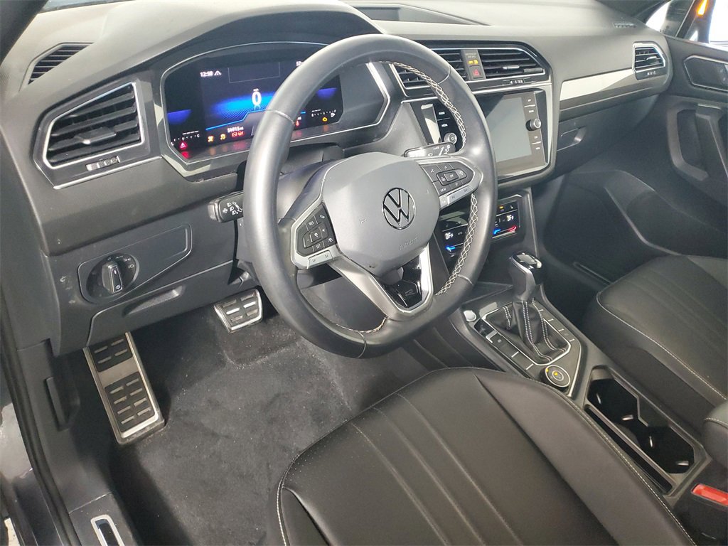 Used 2023 Volkswagen Tiguan SE R-Line image 11