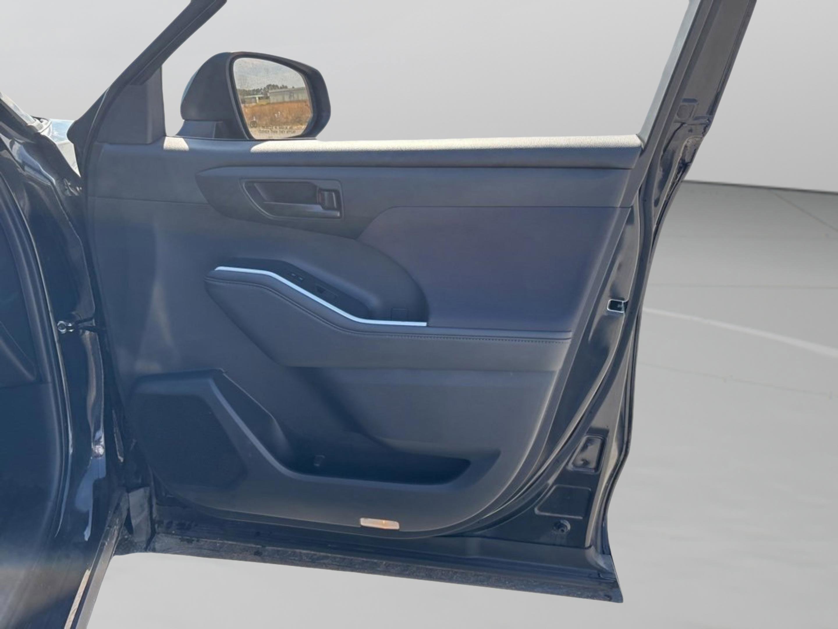 Certified 2024 Toyota Highlander LE image 31