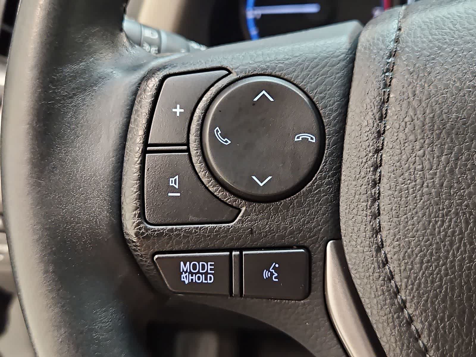 Used 2018 Toyota RAV4 XLE FWD image 11