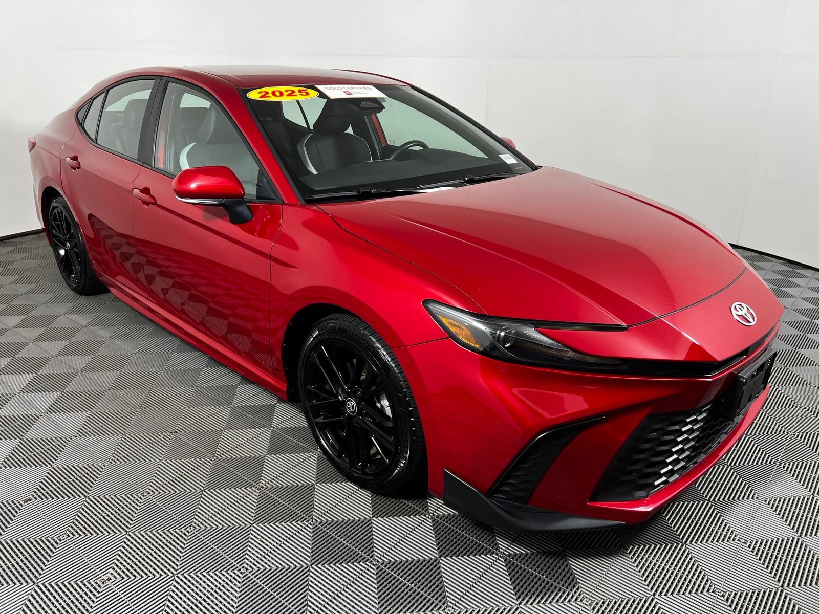Certified 2025 Toyota Camry SE FWD image 3
