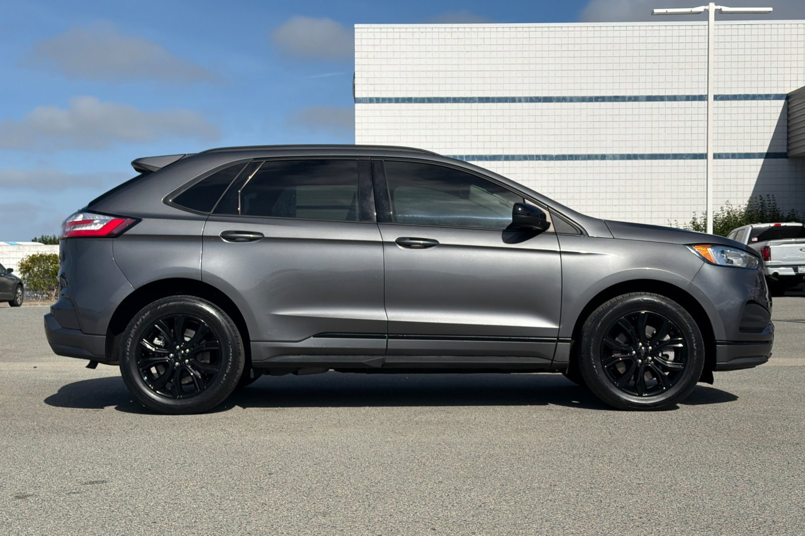 Used 2022 Ford Edge SE w/ Black Appearance Package AWD/4WD image 3