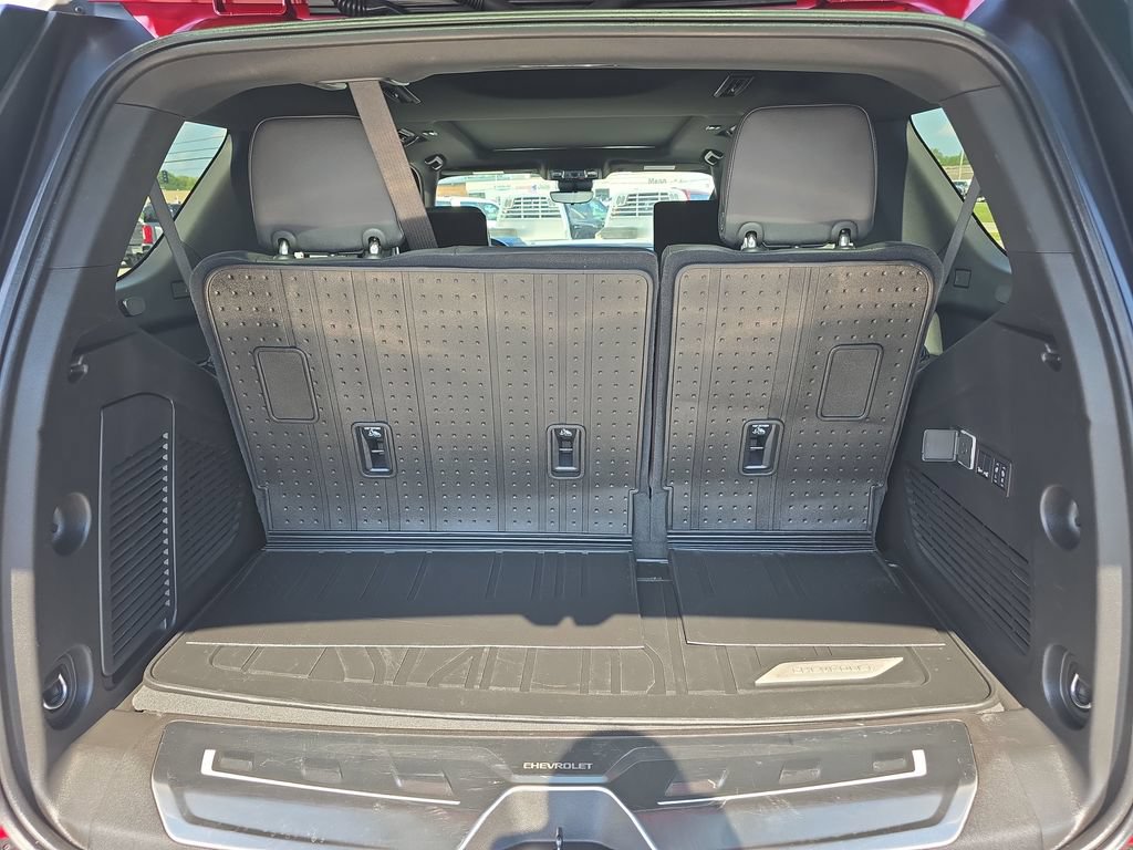 Used 2025 Chevrolet Tahoe High Country AWD/4WD image 17