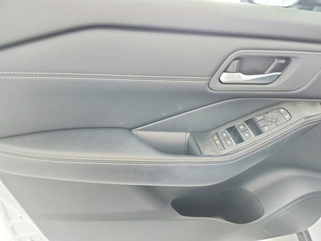 Used 2025 Nissan Rogue SL image 38