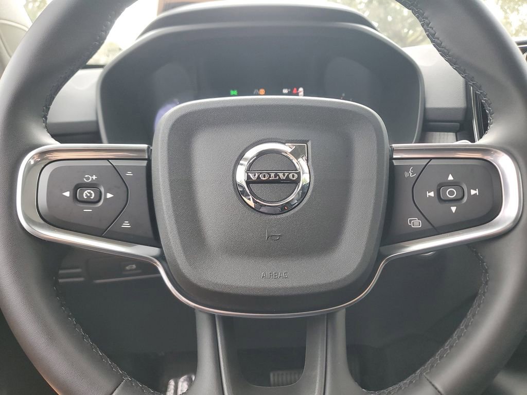 Certified 2026 Volvo XC40 B4 Plus w/ Protection Package Premier image 25