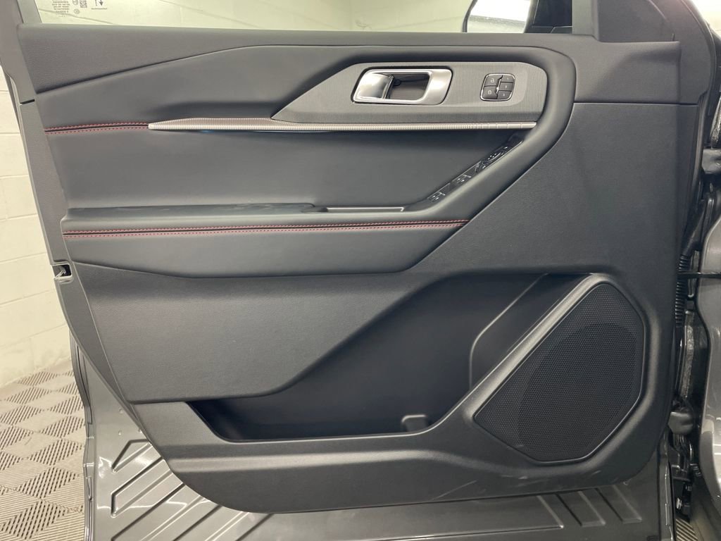 New 2026 Ford Explorer ST-Line w/ ST-Line Street Pack image 15