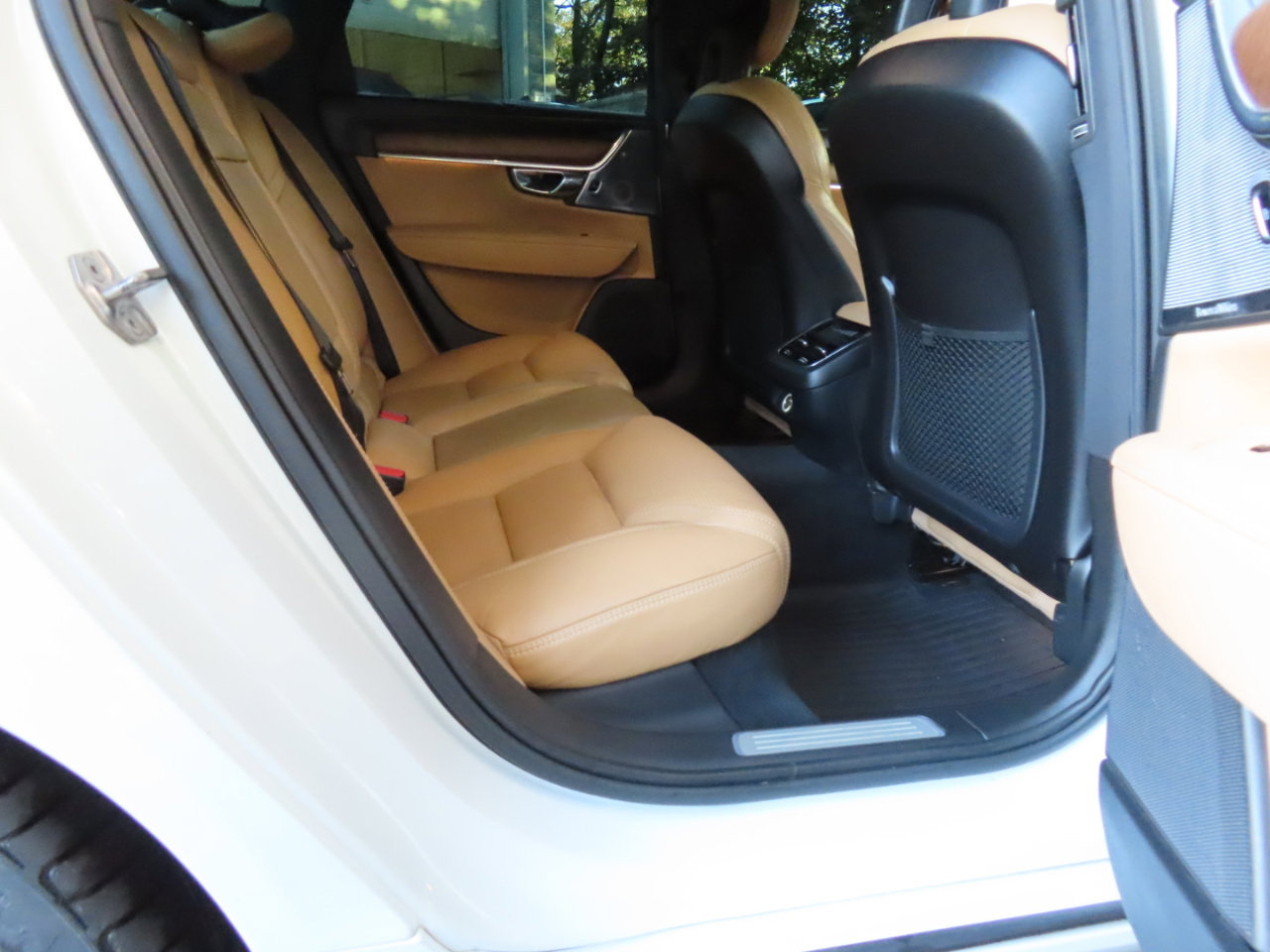 Used 2017 Volvo S90 T6 Inscription w/ Vision Package image 19