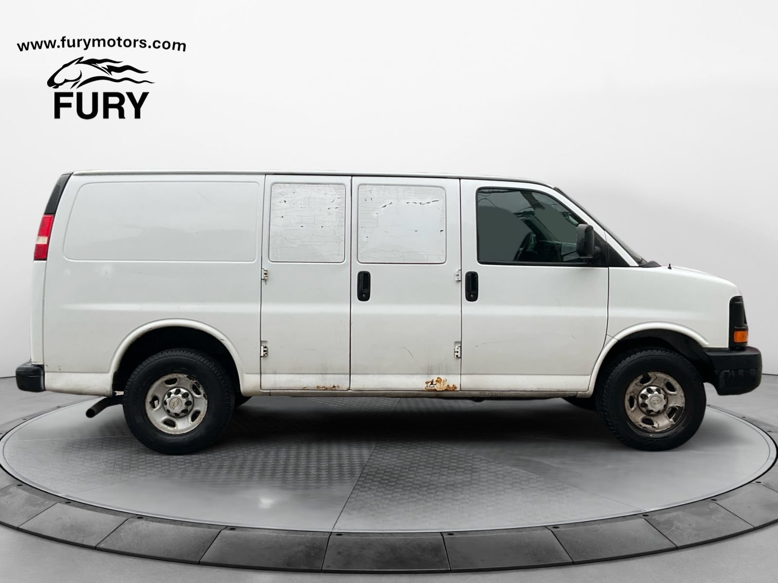 Used 2013 Chevrolet Express 3500 RWD image 2
