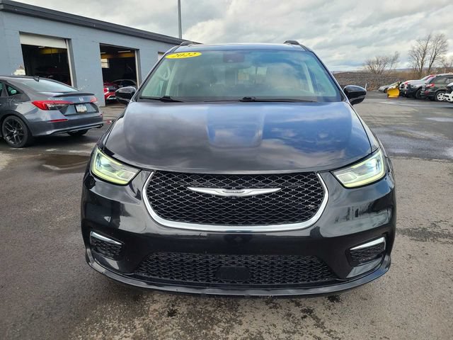 Used 2022 Chrysler Pacifica Touring-L FWD image 3