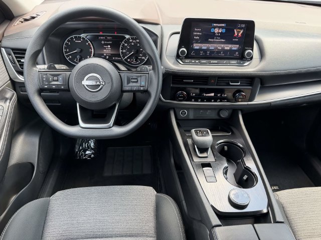 Used 2023 Nissan Rogue SV AWD/4WD image 3