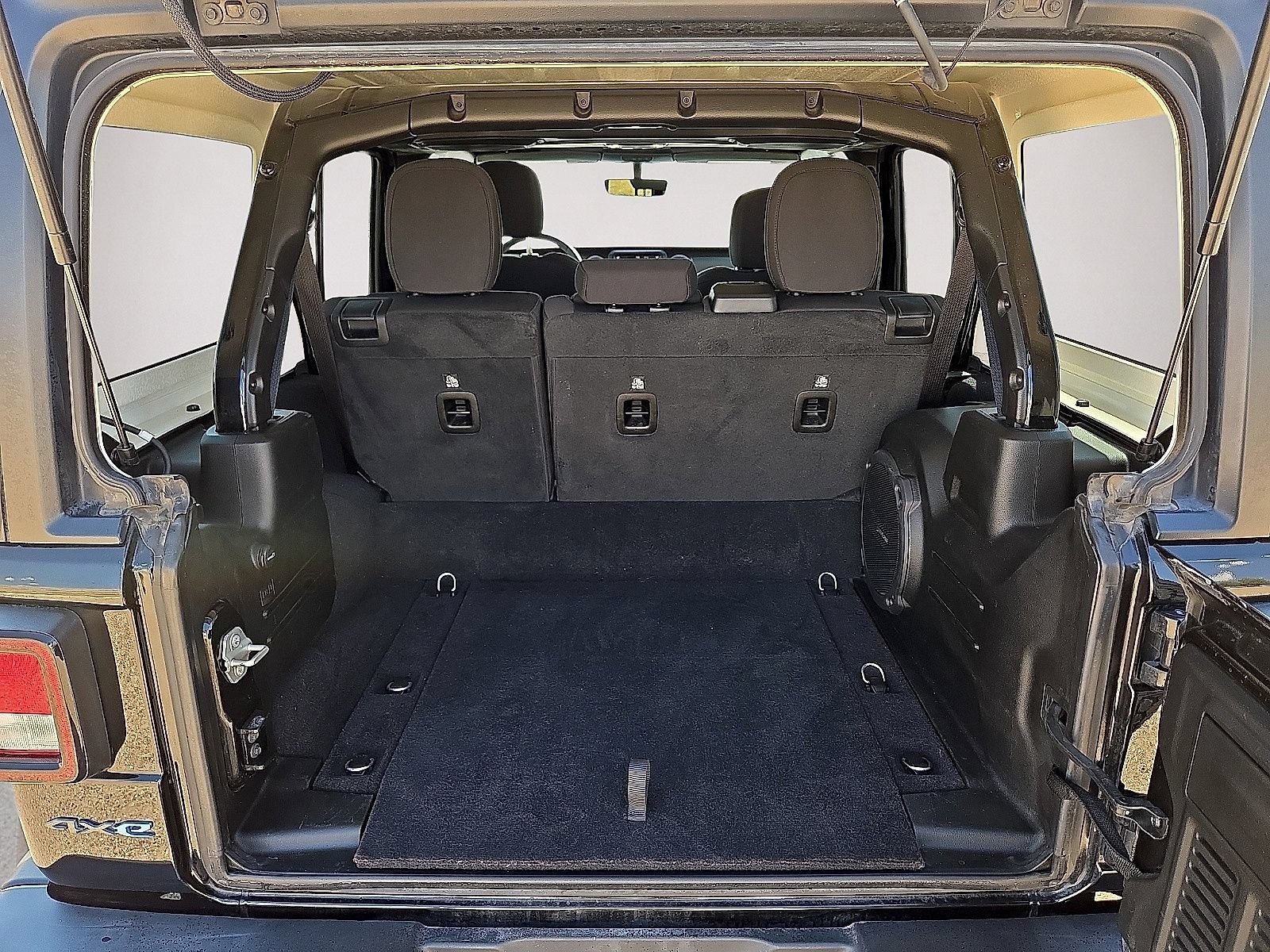 Used 2023 Jeep Wrangler Unlimited AWD/4WD image 15