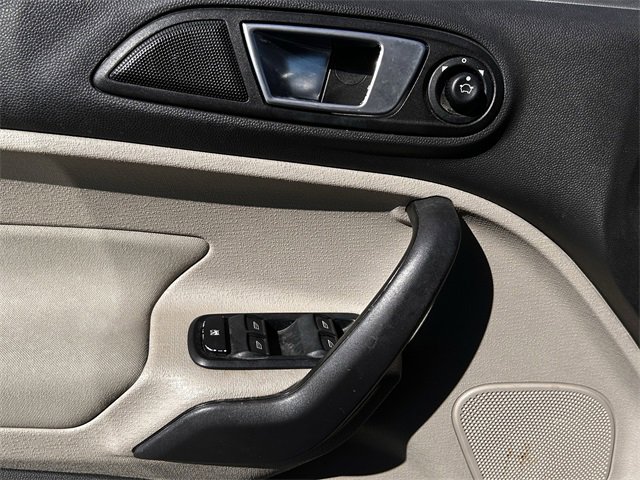 Used 2016 Ford Fiesta SE image 24