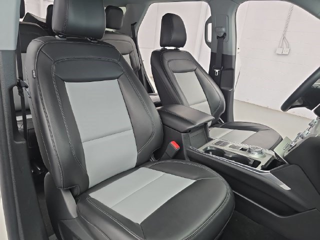Used 2023 Ford Explorer XLT w/ Equipment Group 202A RWD image 10