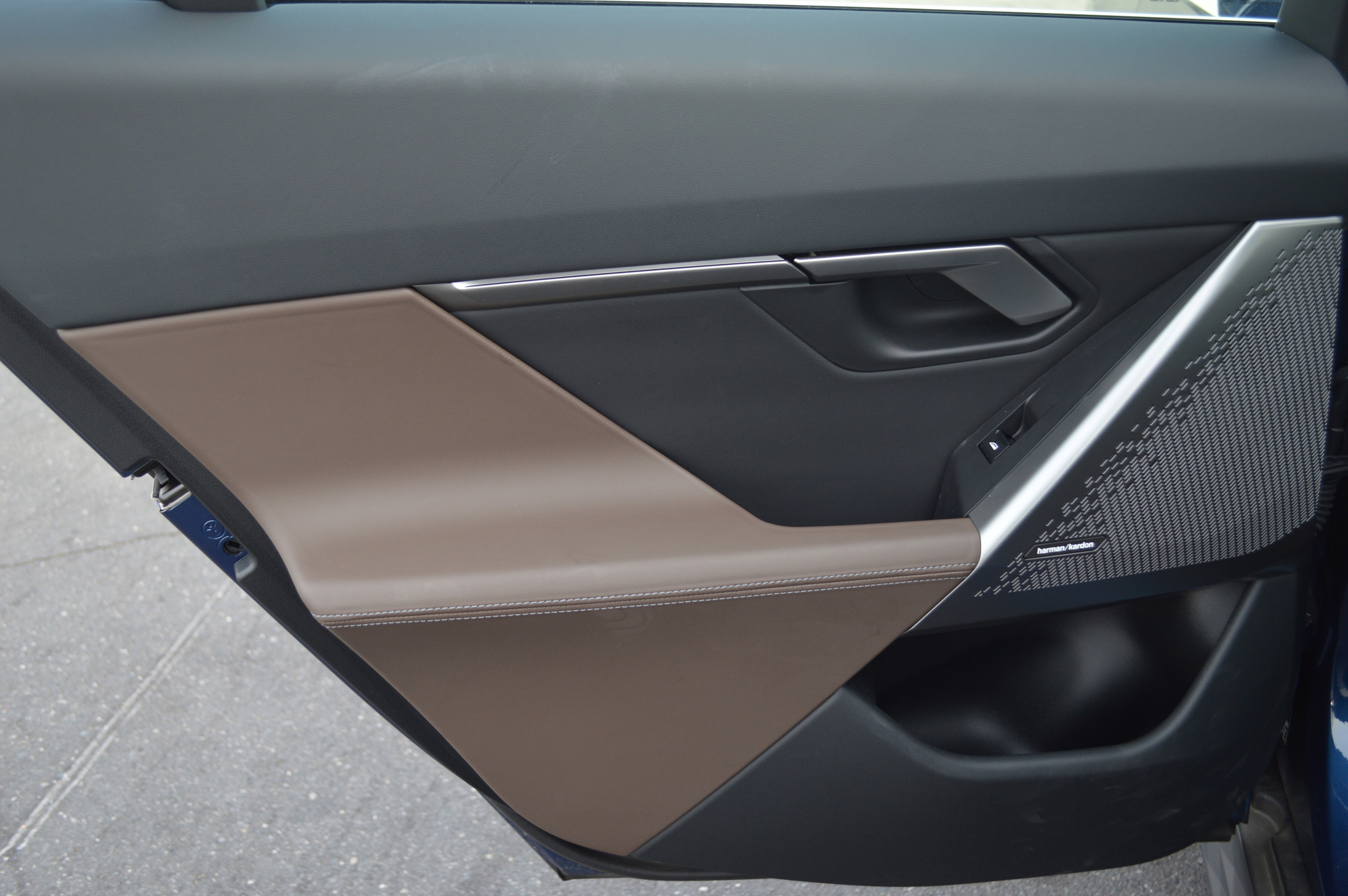 Used 2025 BMW 530i xDrive w/ Premium Package image 28