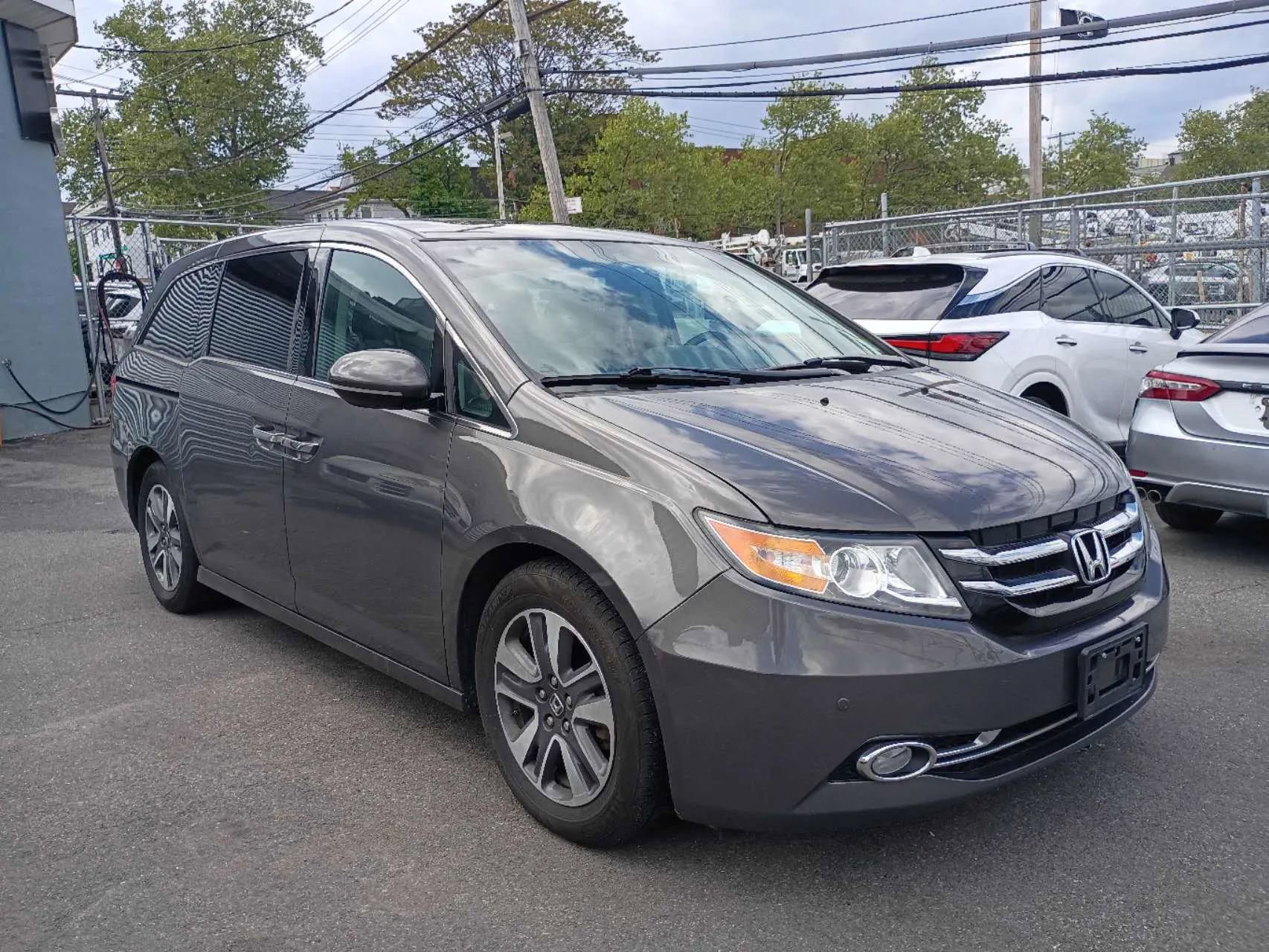 Used 2015 Honda Odyssey Touring Elite image 3