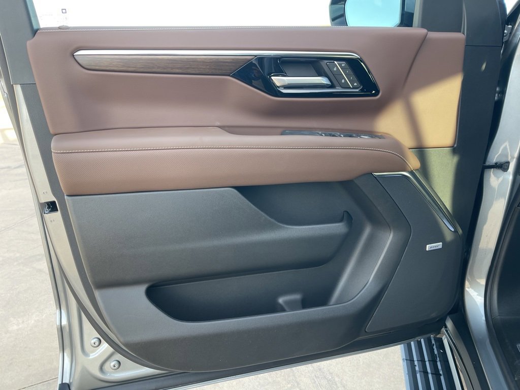 New 2026 Chevrolet Suburban High Country image 13