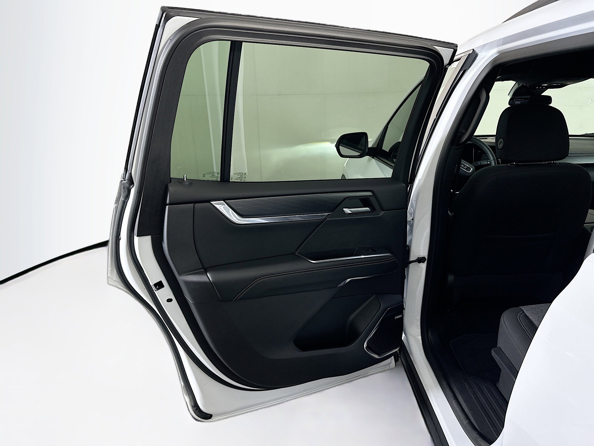 Used 2025 GMC Acadia Elevation image 26