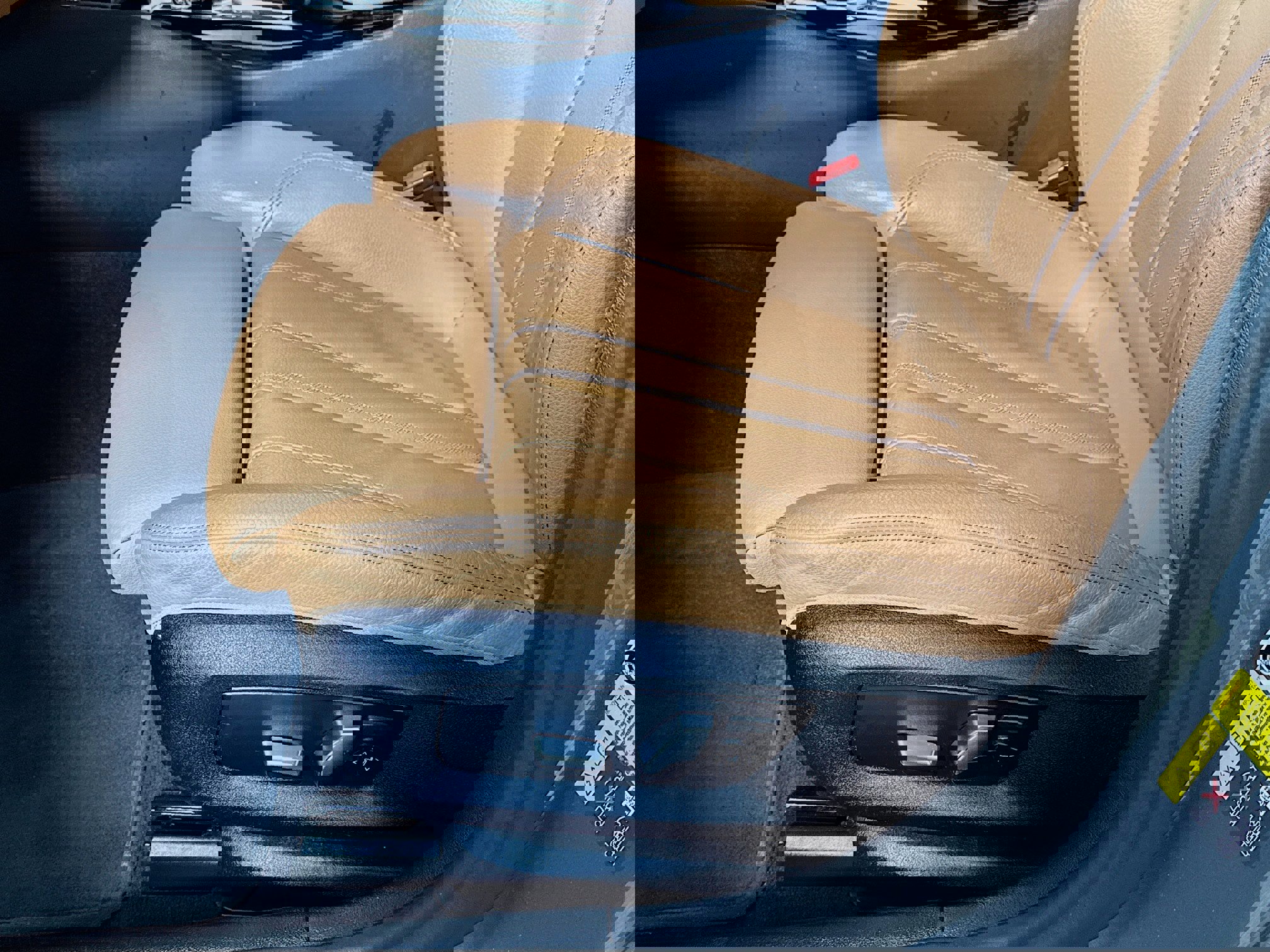 Used 2023 BMW 530e xDrive w/ Executive Package image 23