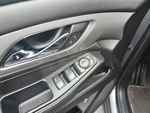 Used 2020 Chevrolet Traverse LT image 25