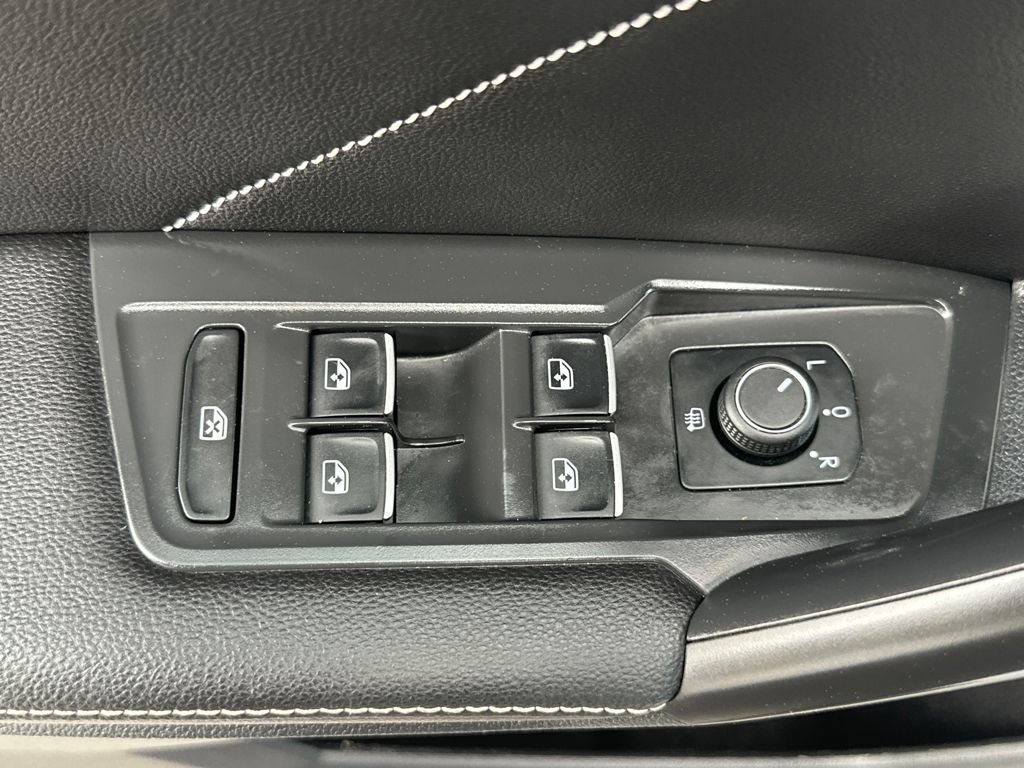 Used 2022 Volkswagen Tiguan SE image 28