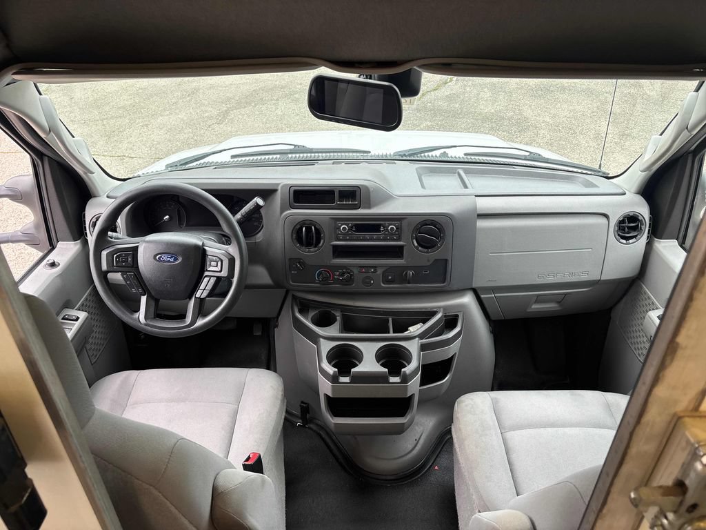 Used 2022 Ford E-450 and Econoline 450 Super Duty RWD image 25