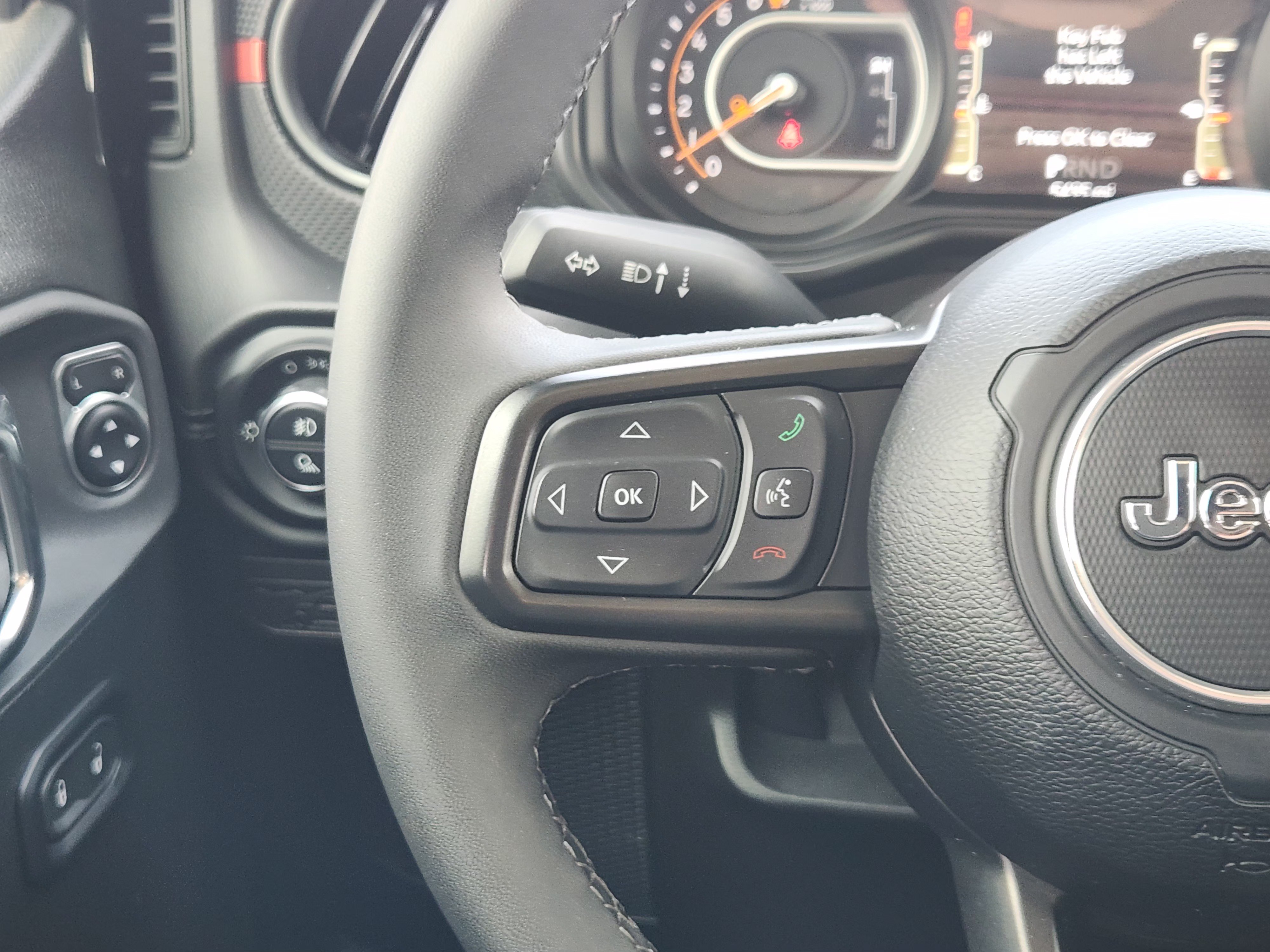Used 2025 Jeep Gladiator Rubicon AWD/4WD image 29
