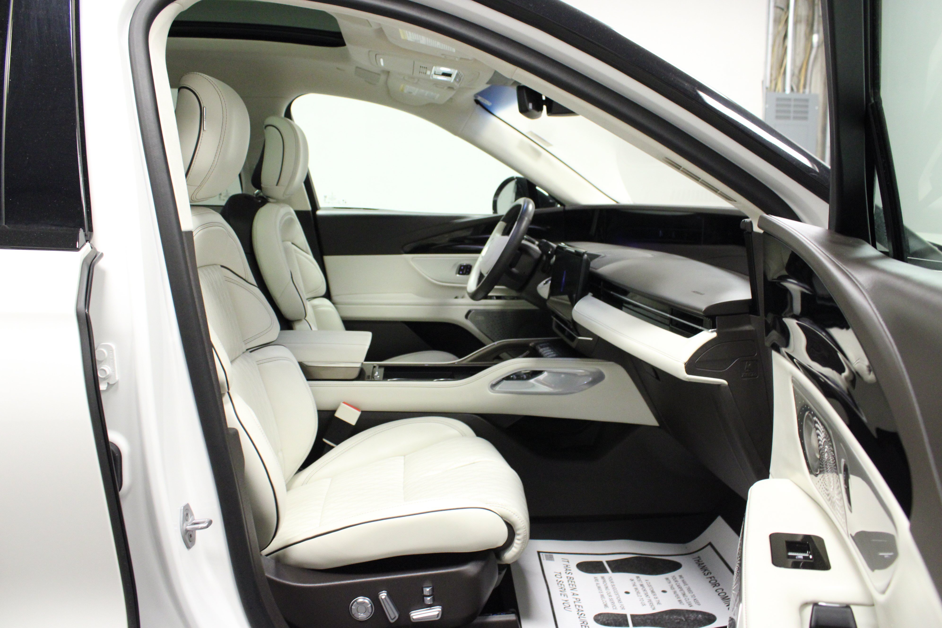 Used 2024 Lincoln Nautilus Black Label w/ Jet Appearance Package (87T) AWD/4WD image 16