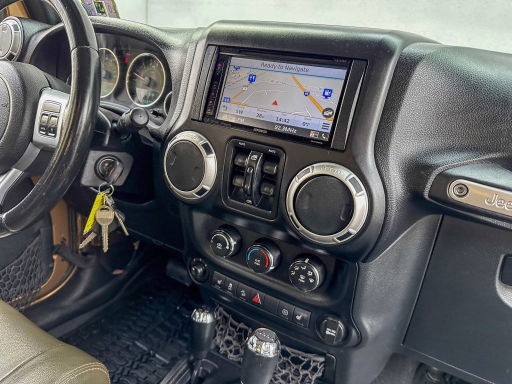 Used 2011 Jeep Wrangler Unlimited 70th Anniversary w/ Connectivity Group image 32