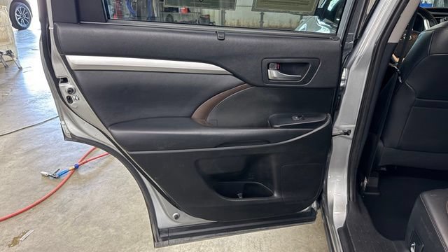 Used 2019 Toyota Highlander XLE FWD image 23