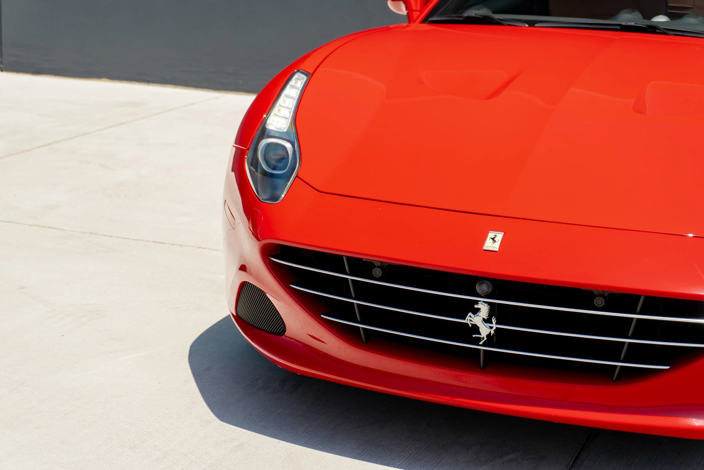 Used 2016 Ferrari California T RWD image 22