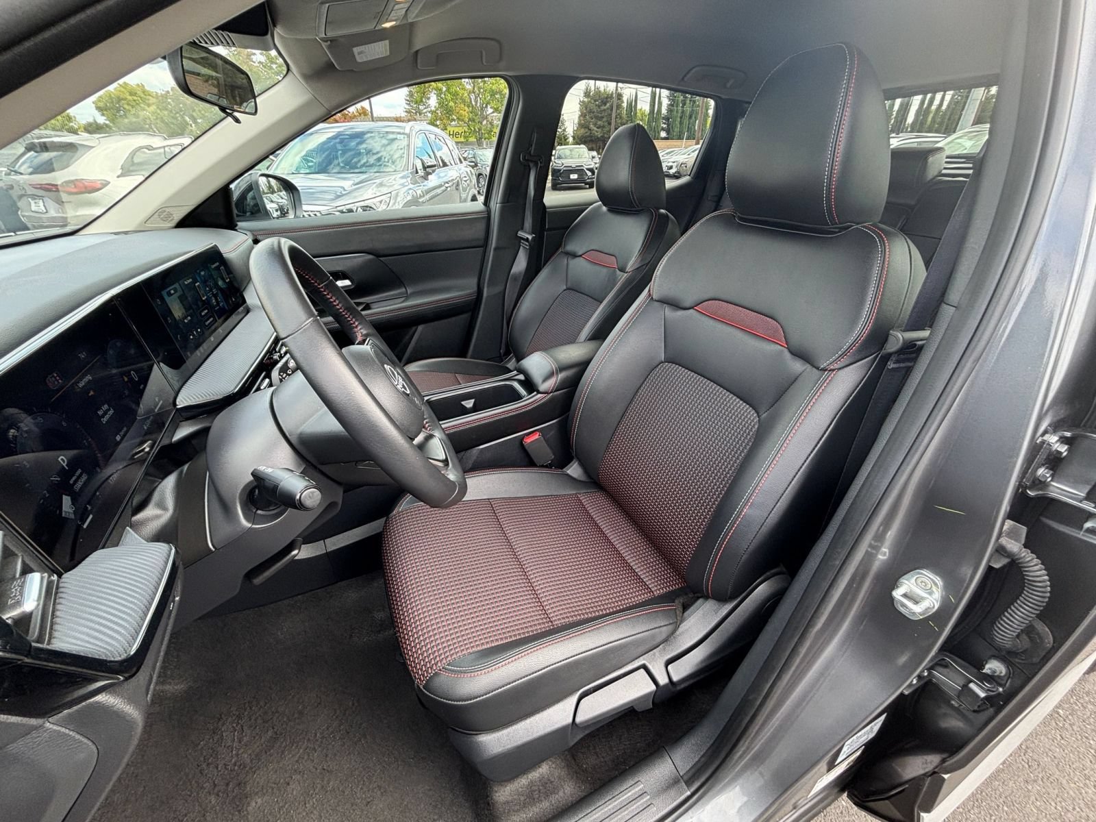 Used 2026 Nissan Kicks SR FWD image 34