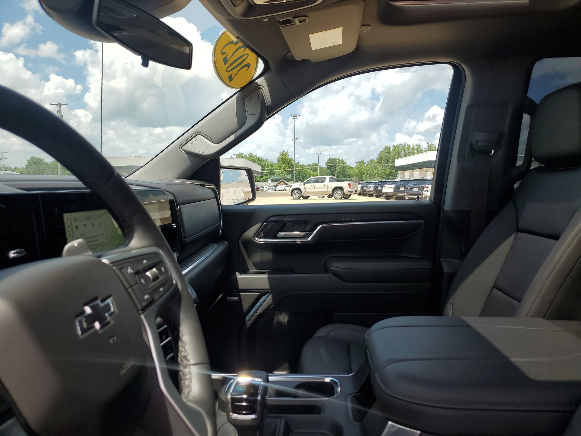 Used 2025 Chevrolet Silverado 1500 LT Trail Boss w/ LT Trail Boss Premium Package AWD/4WD image 28