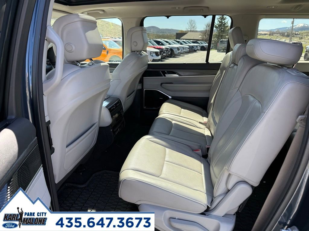Used 2023 Jeep Wagoneer Series III w/ Premium Group I AWD/4WD image 33